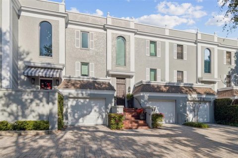 Condominio en alquiler en Tampa, Florida, 3 dormitorios, 329.43 m2 № 2355149 - foto 2