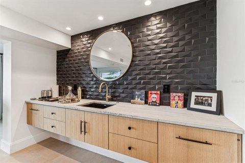 Condominio en alquiler en Tampa, Florida, 3 dormitorios, 329.43 m2 № 2355149 - foto 16
