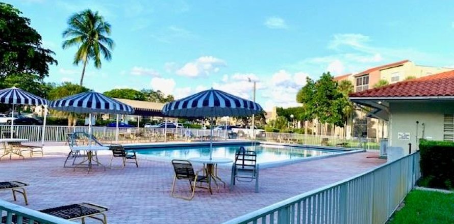 Condo in North Lauderdale, Florida, 2 bedrooms  № 689023