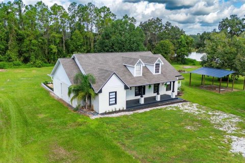 House in Dade City, Florida 3 bedrooms, 271.09 sq.m. № 1894754 - photo 1