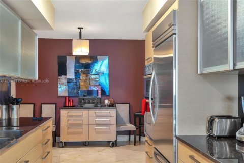 Condo in Hallandale Beach, Florida, 3 bedrooms  № 1937528 - photo 23