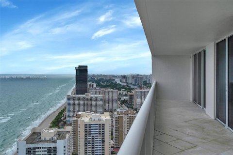 Copropriété à louer à Hallandale Beach, Floride: 3 chambres, 171.03 m2 № 1937528 - photo 2