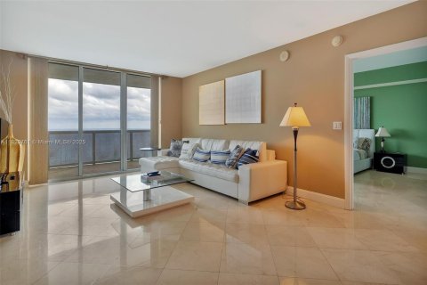 Copropriété à louer à Hallandale Beach, Floride: 3 chambres, 171.03 m2 № 1937528 - photo 7
