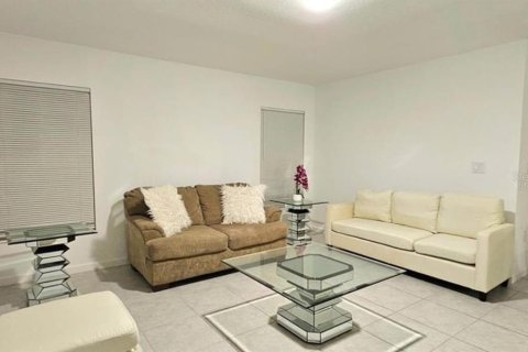 House in Haines City, Florida 4 bedrooms, 148.46 sq.m. № 1917238 - photo 5