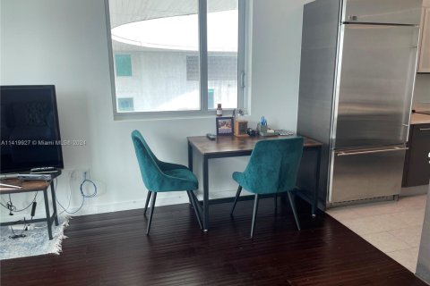 Condo in Miami, Florida, 1 bedroom  № 1859660 - photo 9