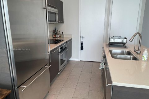 Condo in Miami, Florida, 1 bedroom  № 1859660 - photo 10