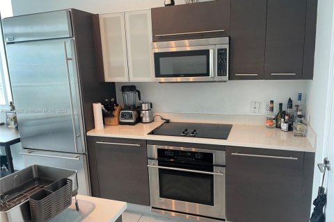 Condo in Miami, Florida, 1 bedroom  № 1859660 - photo 7