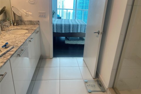 Condo in Miami, Florida, 1 bedroom  № 1859660 - photo 17