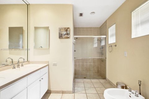 Villa ou maison à vendre à Miami, Floride: 3 chambres, 197.32 m2 № 2257192 - photo 21