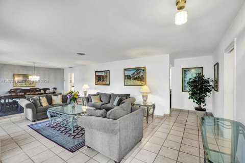 Villa ou maison à Miami, Floride 3 chambres, 197.32 m2 № 2257192