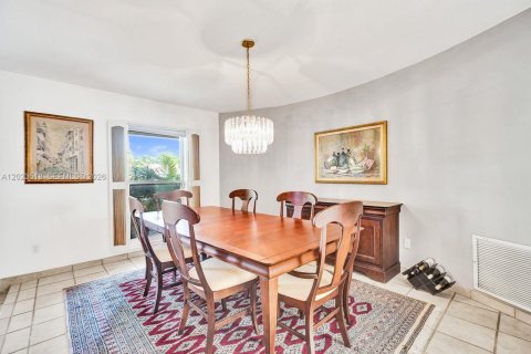 Villa ou maison à vendre à Miami, Floride: 3 chambres, 197.32 m2 № 2257192 - photo 3