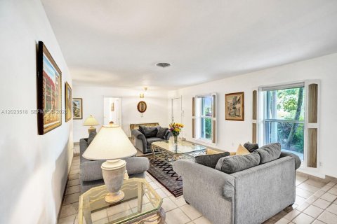 Villa ou maison à vendre à Miami, Floride: 3 chambres, 197.32 m2 № 2257192 - photo 5
