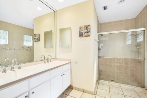 Villa ou maison à vendre à Miami, Floride: 3 chambres, 197.32 m2 № 2257192 - photo 20