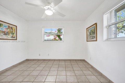 Villa ou maison à vendre à Miami, Floride: 3 chambres, 197.32 m2 № 2257192 - photo 16