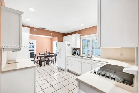 Villa ou maison à vendre à Miami, Floride: 3 chambres, 197.32 m2 № 2257192 - photo 6