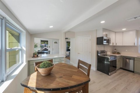 House in Saint Petersburg, Florida 2 bedrooms, 81.29 sq.m. № 1586675 - photo 17
