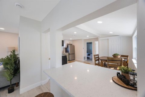 House in Saint Petersburg, Florida 2 bedrooms, 81.29 sq.m. № 1586675 - photo 11