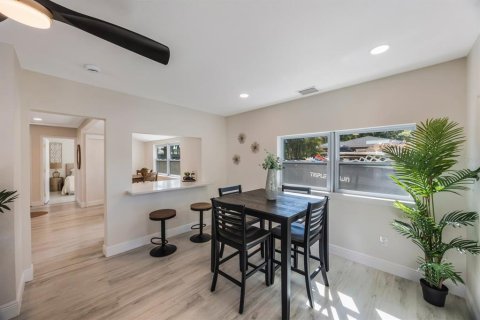 House in Saint Petersburg, Florida 2 bedrooms, 81.29 sq.m. № 1586675 - photo 10