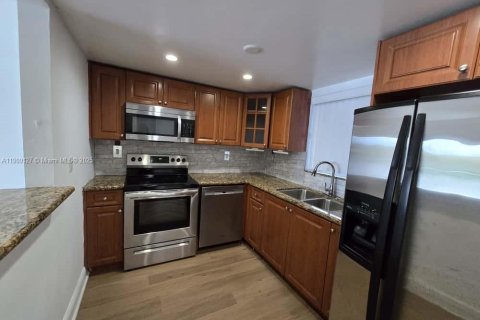 Appartement à louer à Miami, Floride: 2 chambres, 131.46 m2 № 1966322 - photo 4