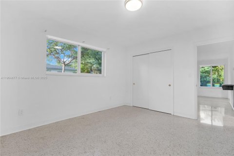 Снять в аренду виллу или дом в Майами, Флорида 2 спальни, 195.56м2, № 1963553 - фото 14