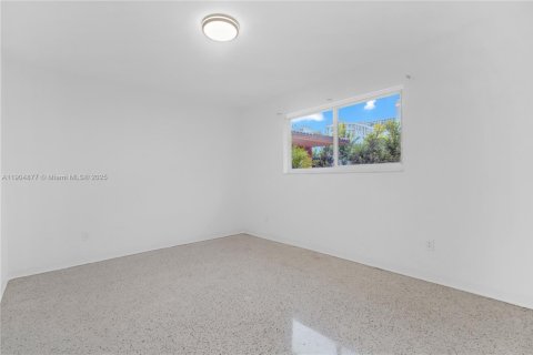 Снять в аренду виллу или дом в Майами, Флорида 2 спальни, 195.56м2, № 1963553 - фото 10