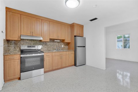 Снять в аренду виллу или дом в Майами, Флорида 2 спальни, 195.56м2, № 1963553 - фото 3