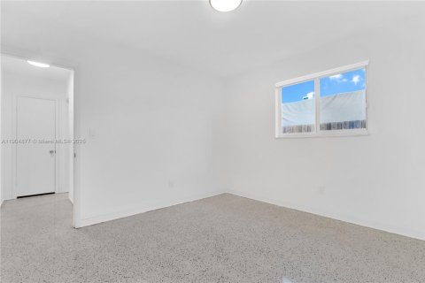 Снять в аренду виллу или дом в Майами, Флорида 2 спальни, 195.56м2, № 1963553 - фото 13