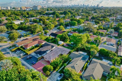 Снять в аренду виллу или дом в Майами, Флорида 2 спальни, 195.56м2, № 1963553 - фото 27