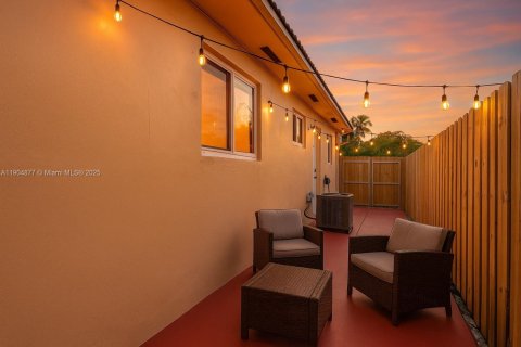 Снять в аренду виллу или дом в Майами, Флорида 2 спальни, 195.56м2, № 1963553 - фото 18