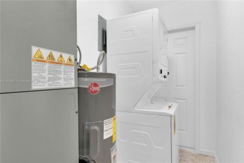 Снять в аренду виллу или дом в Майами, Флорида 2 спальни, 195.56м2, № 1963553 - фото 17