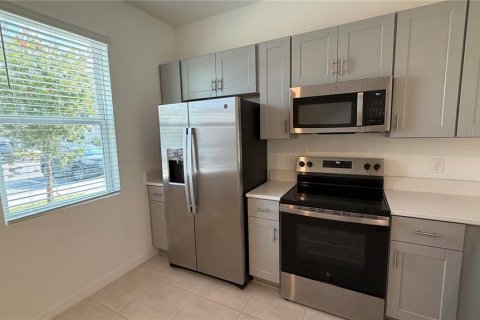 Townhouse in Poinciana, Florida 2 bedrooms, 118.45 sq.m. № 2196217 - photo 9