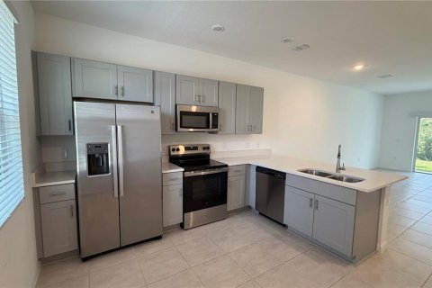 Townhouse in Poinciana, Florida 2 bedrooms, 118.45 sq.m. № 2196217 - photo 3