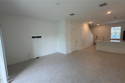 Townhouse in Poinciana, Florida 2 bedrooms, 118.45 sq.m. № 2196217 - photo 5