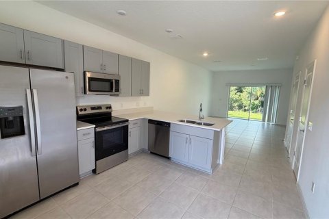 Townhouse in Poinciana, Florida 2 bedrooms, 118.45 sq.m. № 2196217 - photo 2