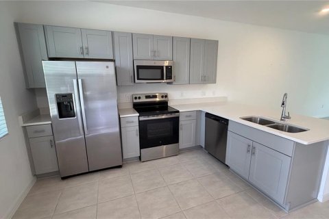 Townhouse in Poinciana, Florida 2 bedrooms, 118.45 sq.m. № 2196217 - photo 4