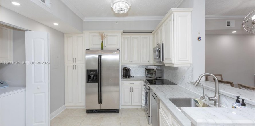 Кондоминиум с 2 спальнями в Дейви, Флорида № 2042493