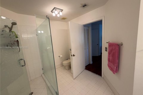 House in Davie, Florida 4 bedrooms, 181.72 sq.m. № 1994953 - photo 14