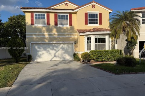 House in Davie, Florida 4 bedrooms, 181.72 sq.m. № 1994953 - photo 2