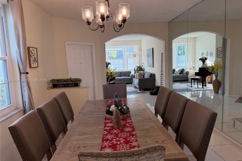 House in Davie, Florida 4 bedrooms, 181.72 sq.m. № 1994953 - photo 5