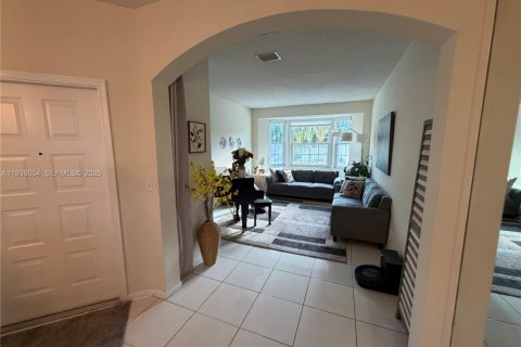 House in Davie, Florida 4 bedrooms, 181.72 sq.m. № 1994953 - photo 7