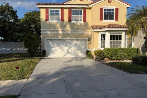 House in Davie, Florida 4 bedrooms, 181.72 sq.m. № 1994953 - photo 1