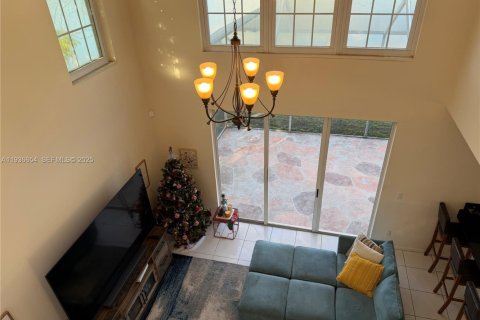 House in Davie, Florida 4 bedrooms, 181.72 sq.m. № 1994953 - photo 9