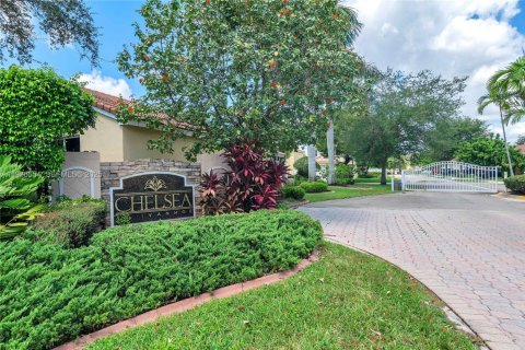 House in Davie, Florida 4 bedrooms, 181.72 sq.m. № 1994953 - photo 27