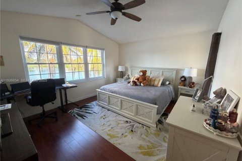 House in Davie, Florida 4 bedrooms, 181.72 sq.m. № 1994953 - photo 12