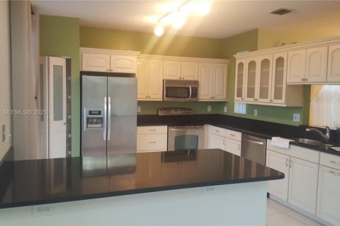 House in Davie, Florida 4 bedrooms, 181.72 sq.m. № 1994953 - photo 21