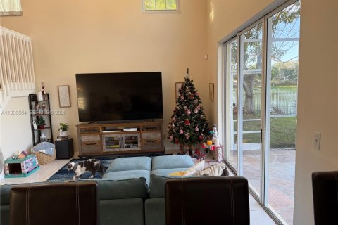 House in Davie, Florida 4 bedrooms, 181.72 sq.m. № 1994953 - photo 20
