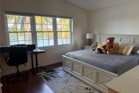 House in Davie, Florida 4 bedrooms, 181.72 sq.m. № 1994953 - photo 10