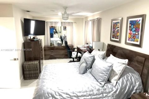 Casa en venta en Miami, Florida, 3 dormitorios, 111.48 m2 № 2031571 - foto 9