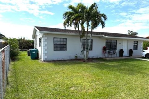 House in Miami, Florida 3 bedrooms, 111.48 sq.m. № 2031571