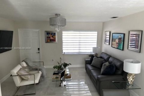 Casa en venta en Miami, Florida, 3 dormitorios, 111.48 m2 № 2031571 - foto 12